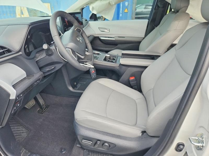 2026 TOYOTA SIENNA XLE 8-PASSENGER 7