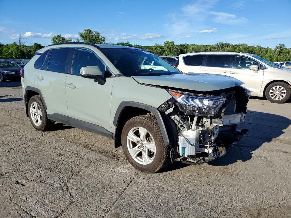 2020 TOYOTA RAV4 XLE 4