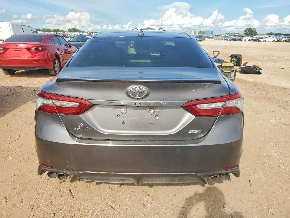 2018 TOYOTA CAMRY XSE 6
