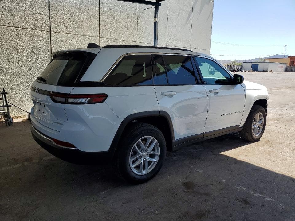 2025 JEEP GRAND CHEROKEE LAREDO 3