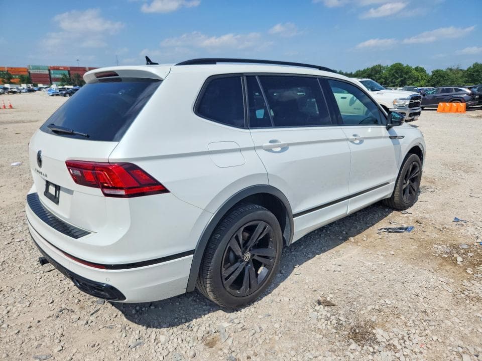 2023 VOLKSWAGEN TIGUAN SE R-LINE BLACK 3
