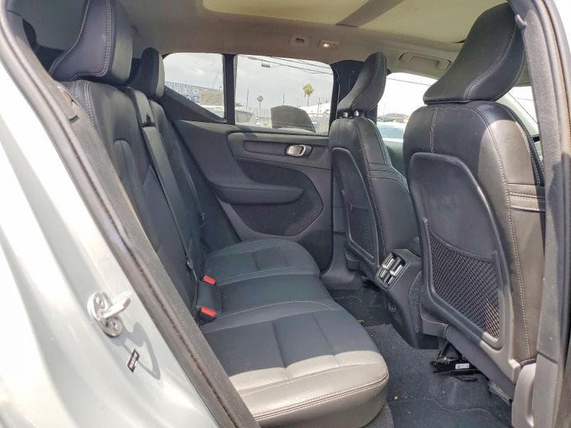 2024 VOLVO XC40 PLUS 11