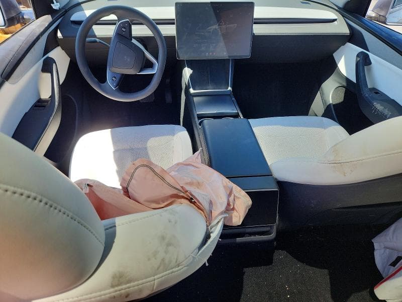 2026 TESLA MODEL Y 8