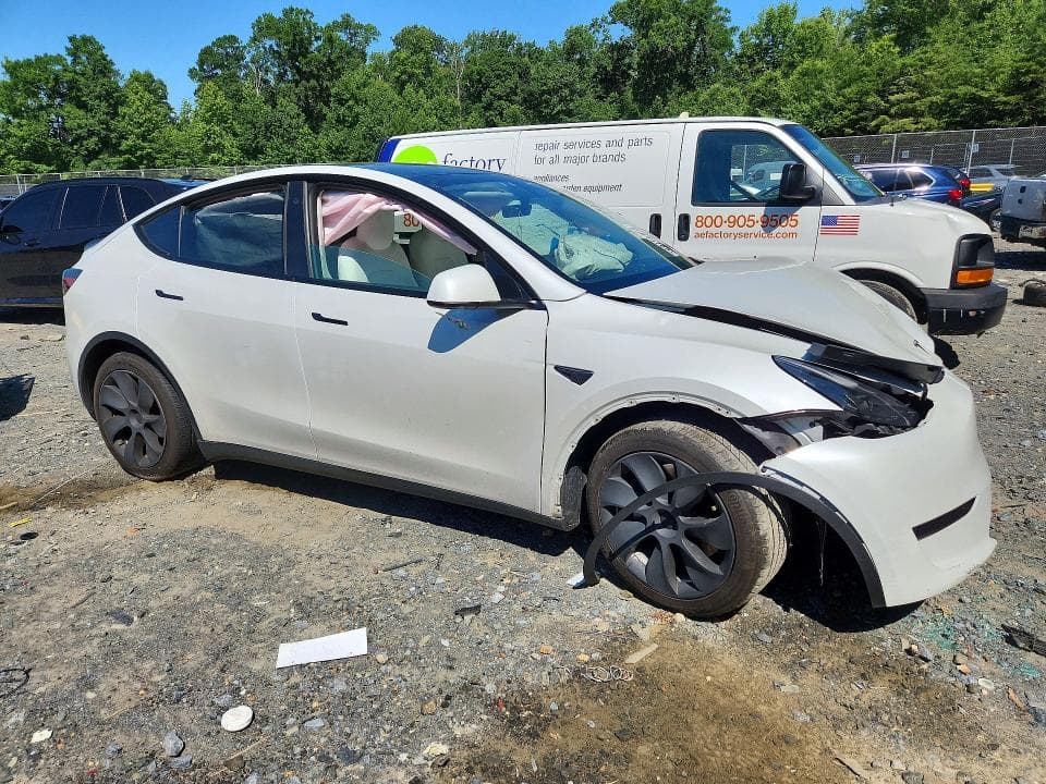 2023 TESLA MODEL Y 4