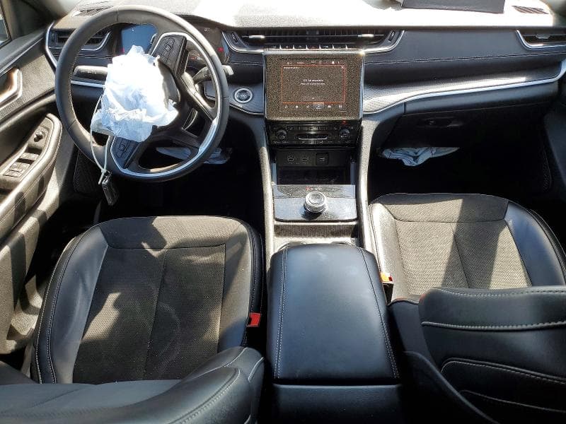 2024 JEEP GRAND CHEROKEE LAREDO 8