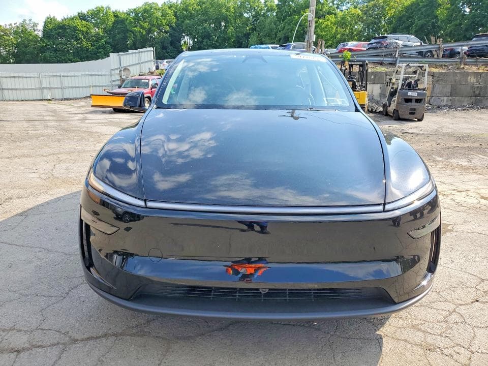 2026 TESLA MODEL Y 5