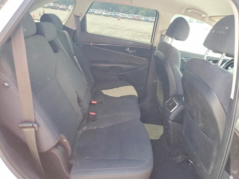 2018 KIA SORENTO LX V6 11