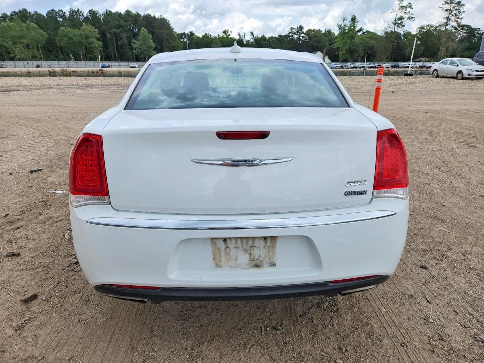 2018 CHRYSLER 300 LIMITED 6