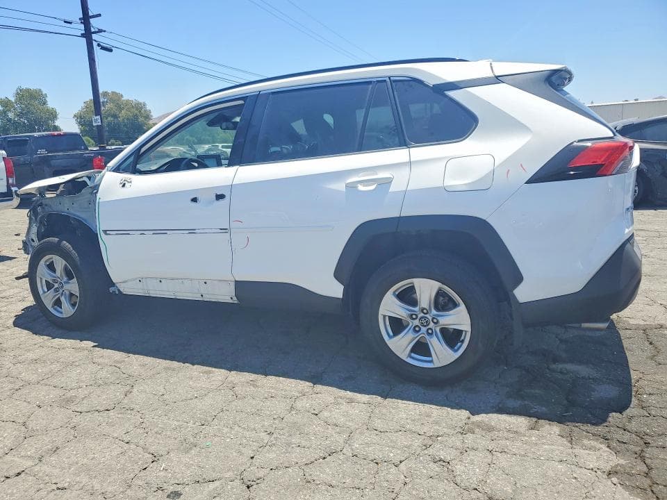 2021 TOYOTA RAV4 XLE 2