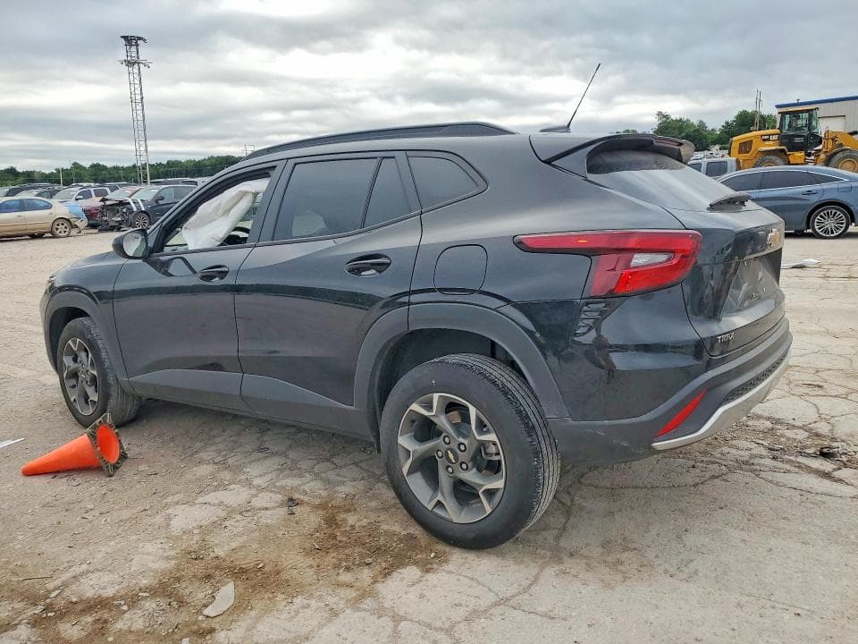 2025 CHEVROLET TRAX 2