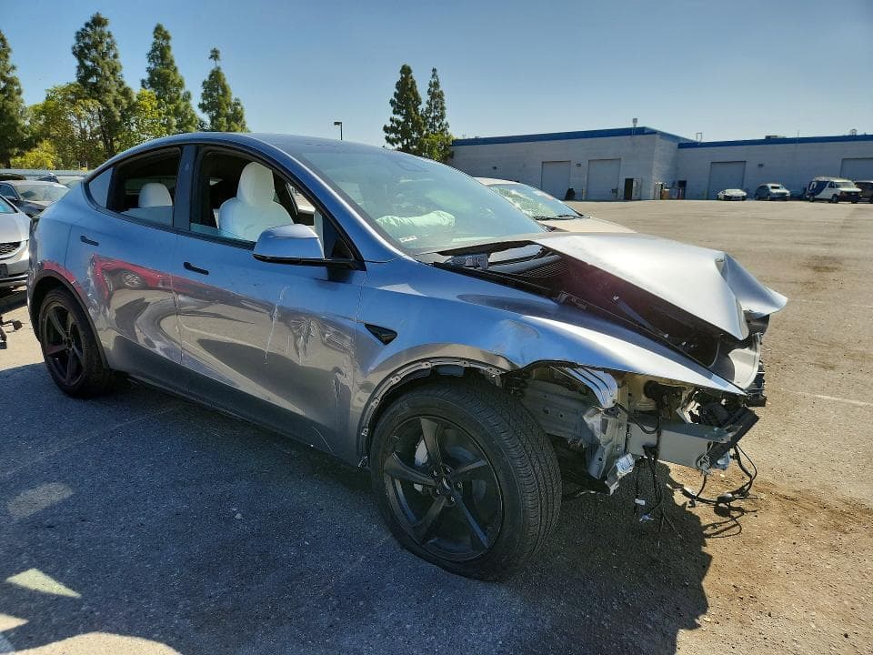 2026 TESLA MODEL Y 4