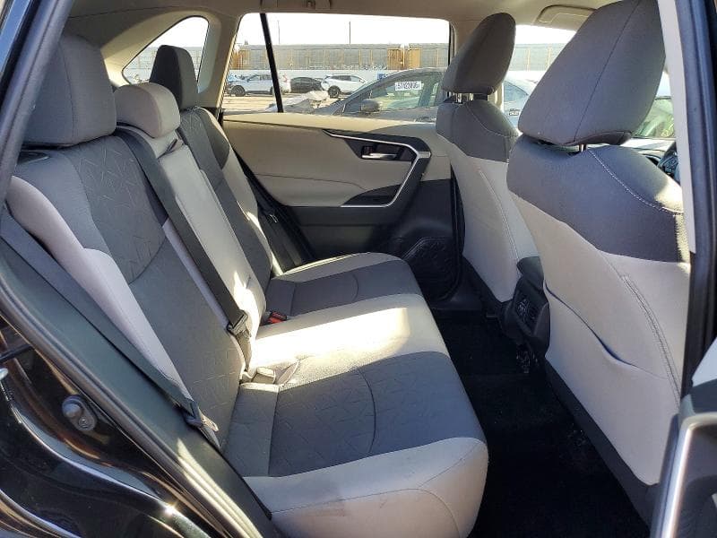 2020 TOYOTA RAV4 XLE 11