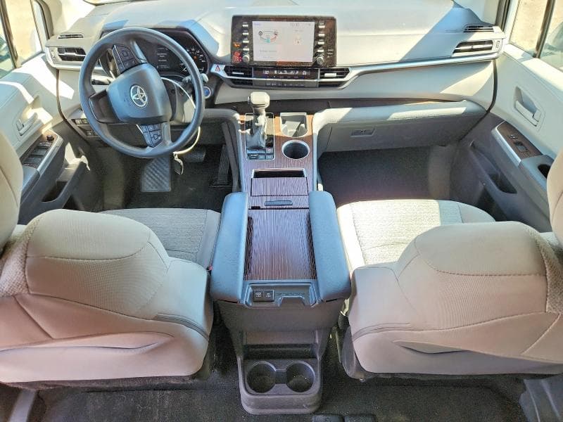 2023 TOYOTA SIENNA LE 8