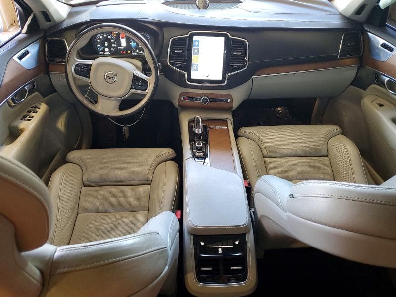 2017 VOLVO XC90 T8 8