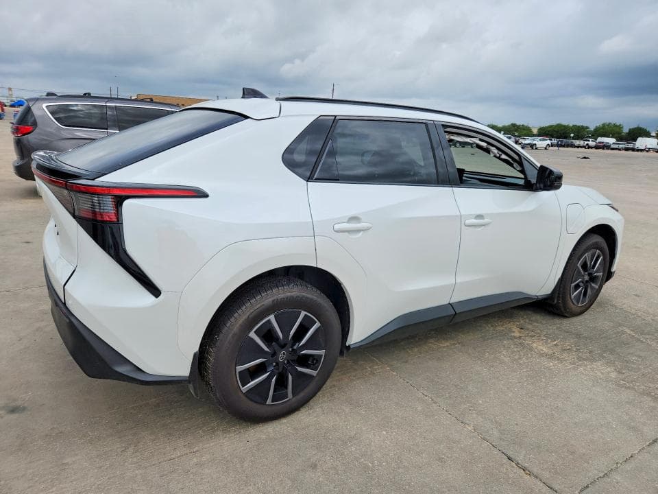 2026 TOYOTA BZ XLE PLUS 3