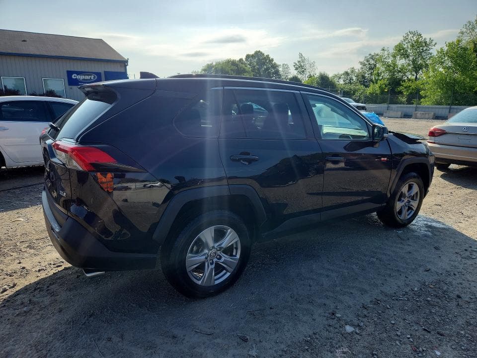 2024 TOYOTA RAV4 XLE 3