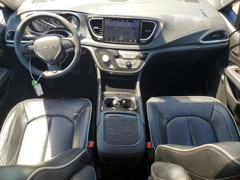 2023 CHRYSLER PACIFICA LIMITED 8