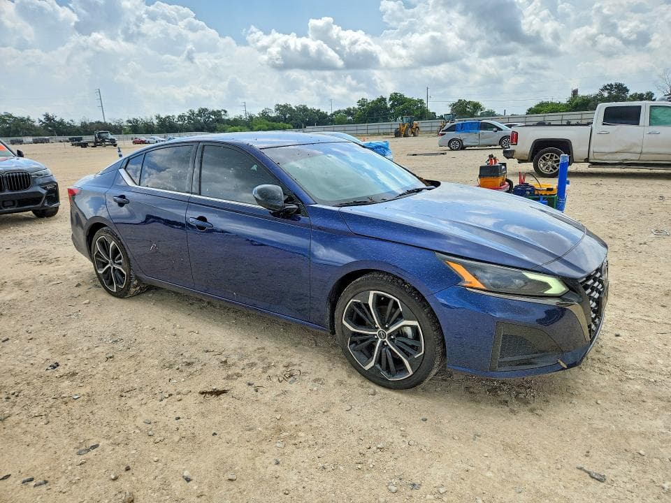 2024 NISSAN ALTIMA SR 4
