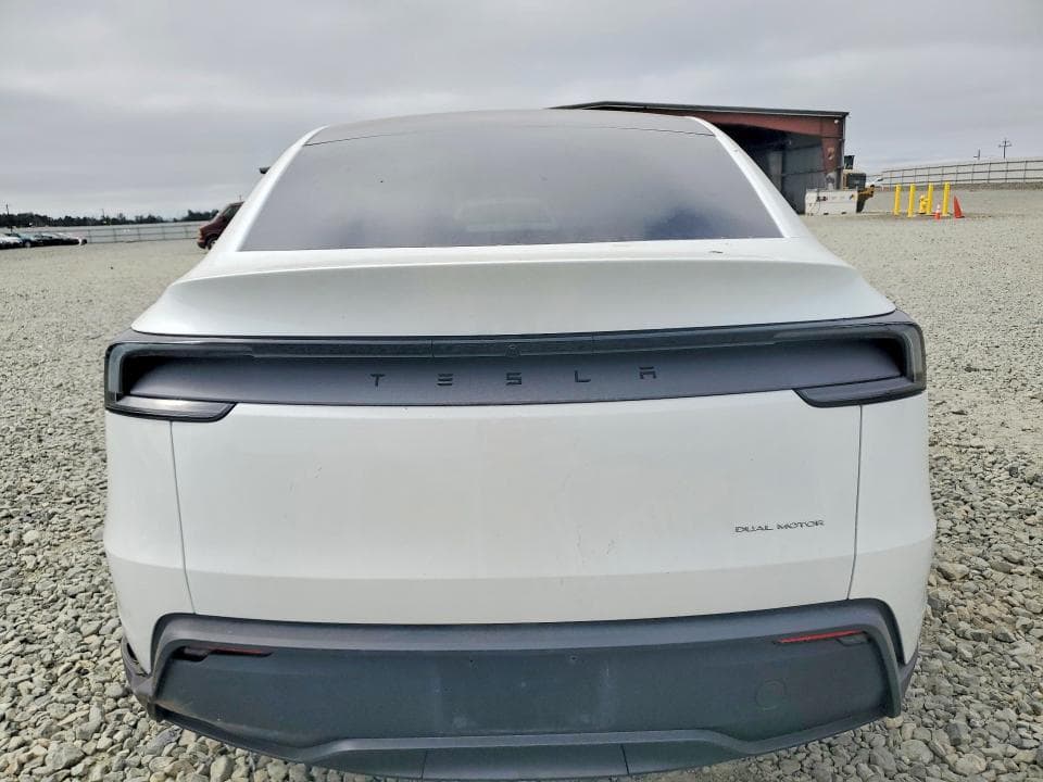 2026 TESLA MODEL Y 6