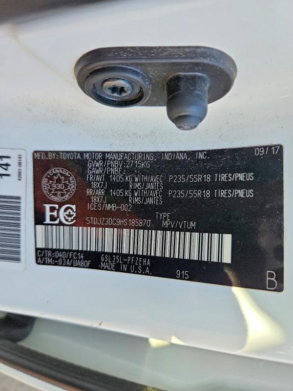2017 TOYOTA SIENNA LE 14