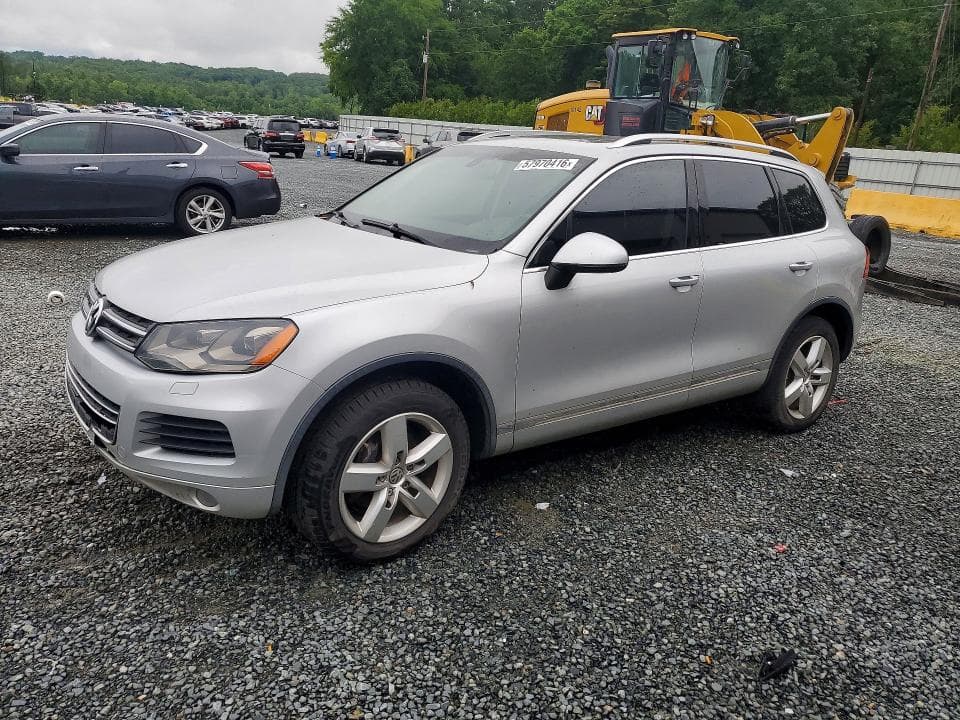 2013 VOLKSWAGEN TOUAREG