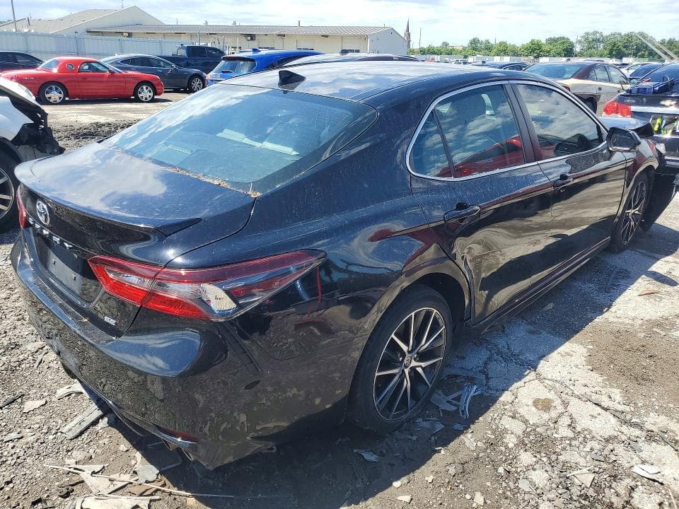 2022 TOYOTA CAMRY SE 3