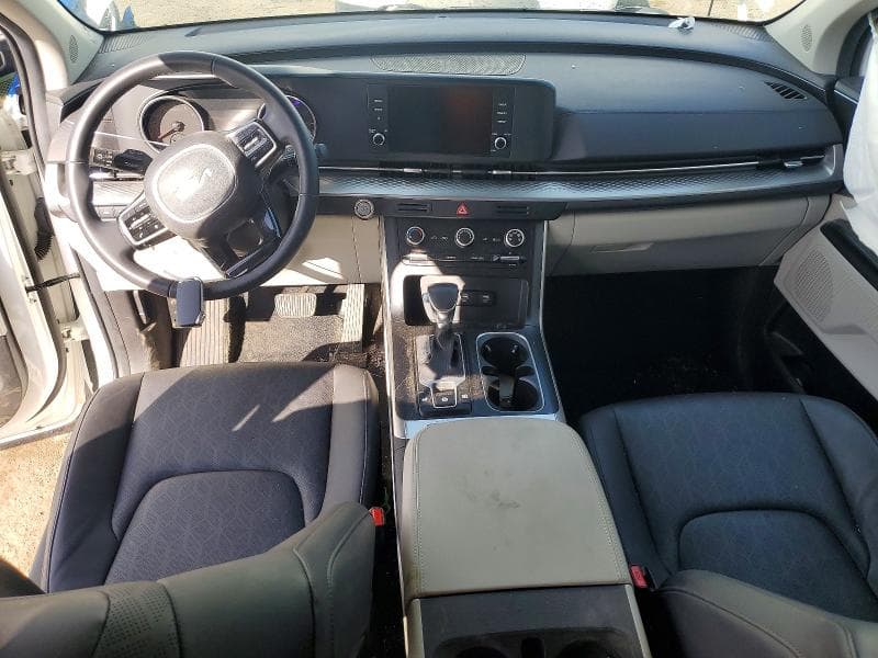 2024 KIA CARNIVAL LX 8