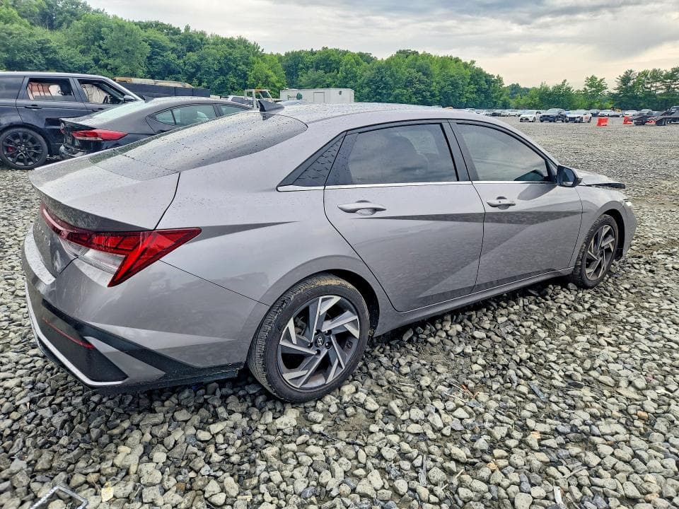 2024 HYUNDAI ELANTRA SEL 3