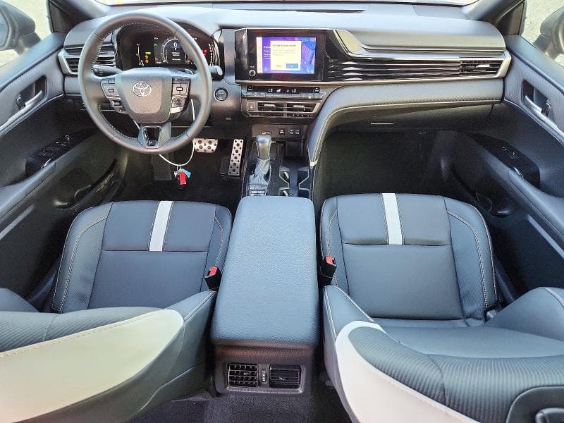 2025 TOYOTA CAMRY SE 8