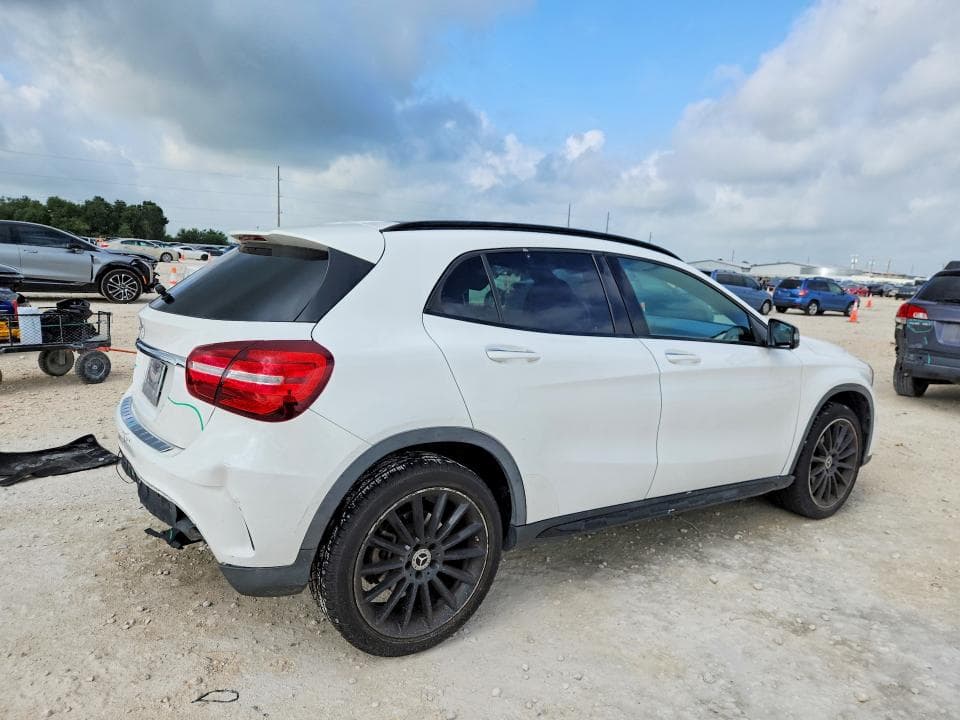 2020 MERCEDES-BENZ GLA 250 3