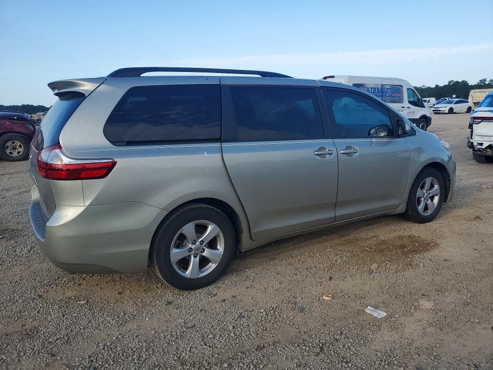 2017 TOYOTA SIENNA LE 3