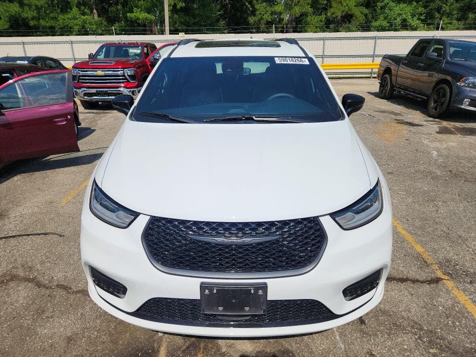 2024 CHRYSLER PACIFICA LIMITED 5