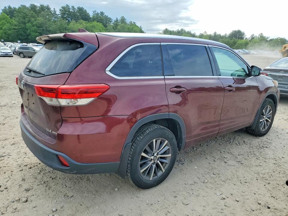 2017 TOYOTA HIGHLANDER XLE 3
