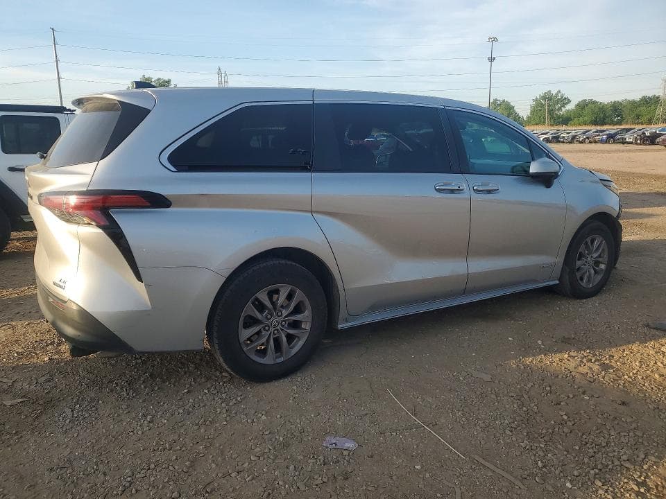 2021 TOYOTA SIENNA LE 3