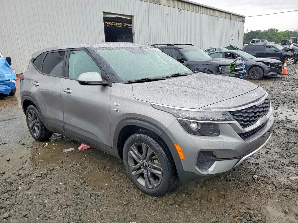 2022 KIA SELTOS LX 4