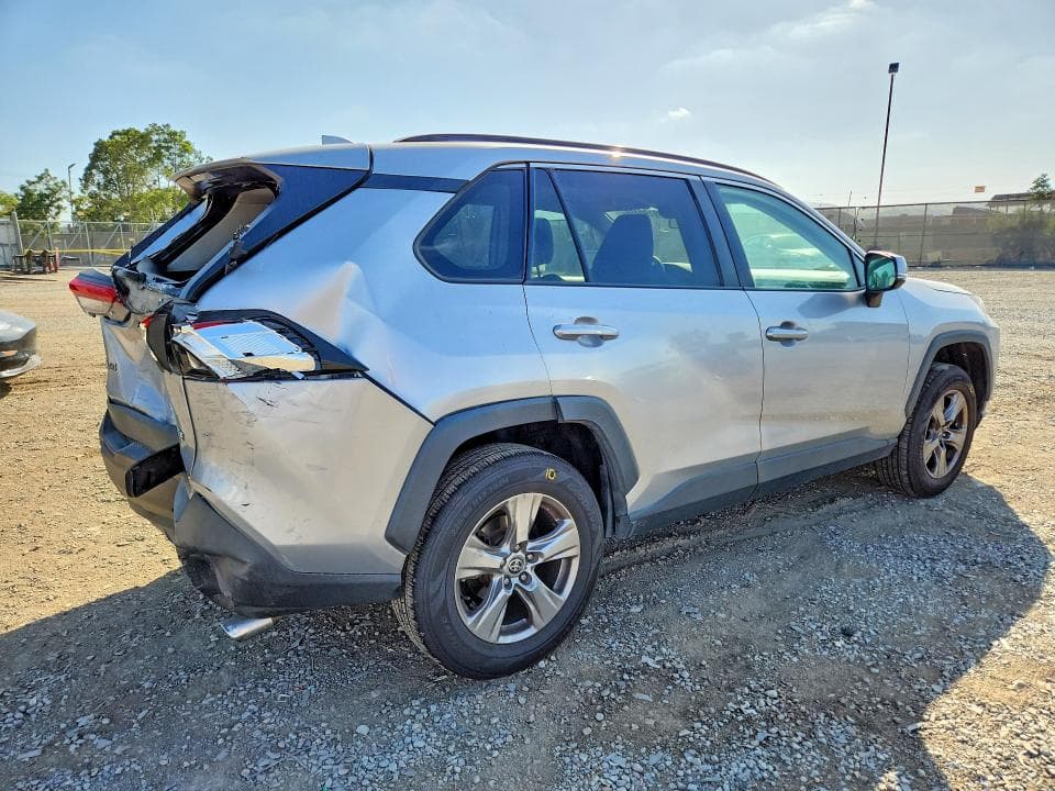 2024 TOYOTA RAV4 XLE 3