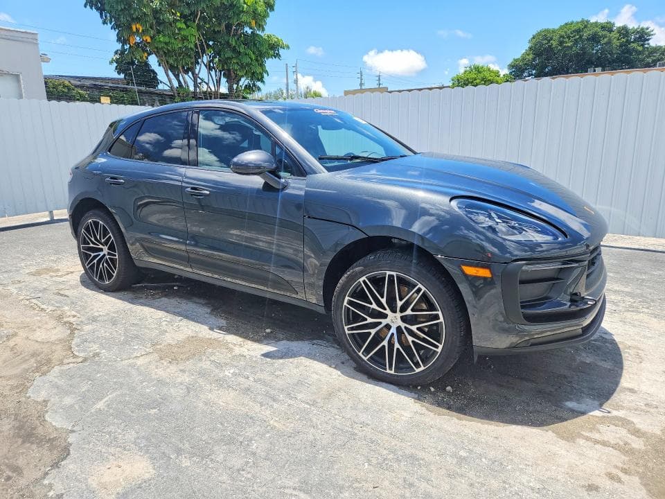 2026 PORSCHE MACAN BASE 4