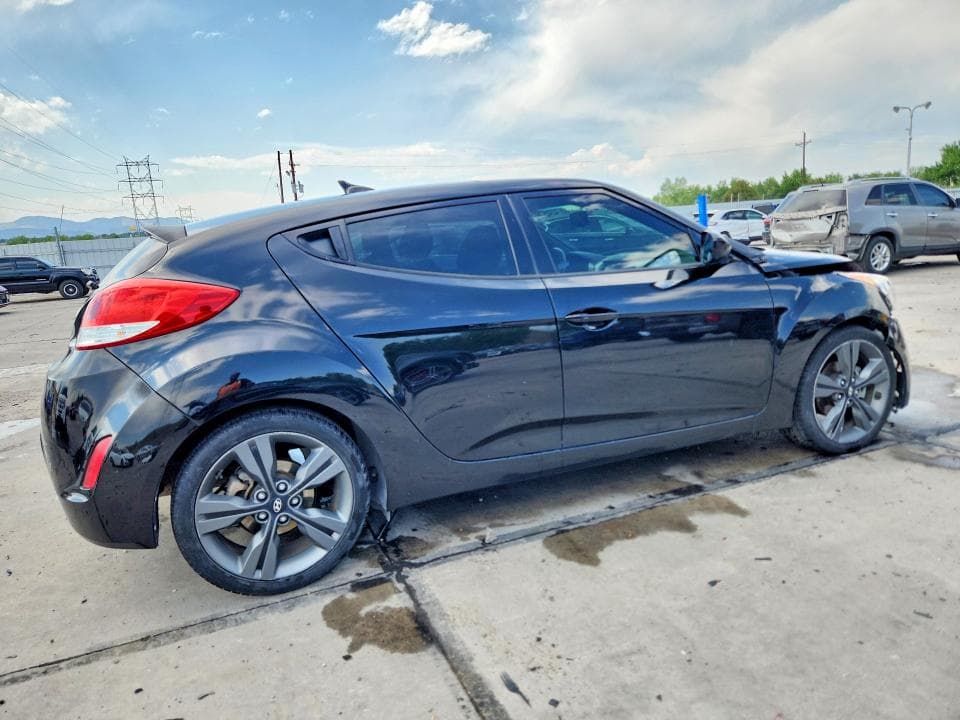 2017 HYUNDAI VELOSTER VALUE EDITION 3