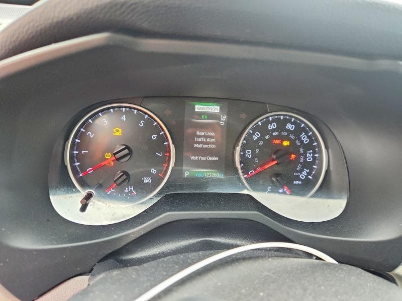 2019 TOYOTA RAV4 XLE 9