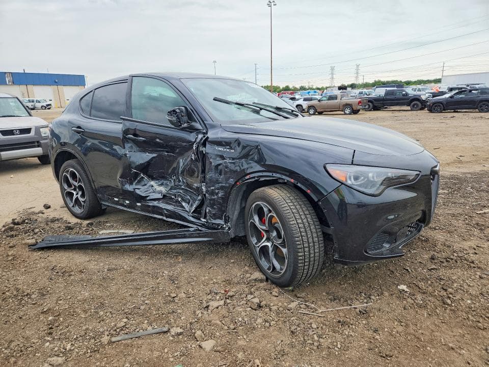 2025 ALFA ROMEO STELVIO BASE 4