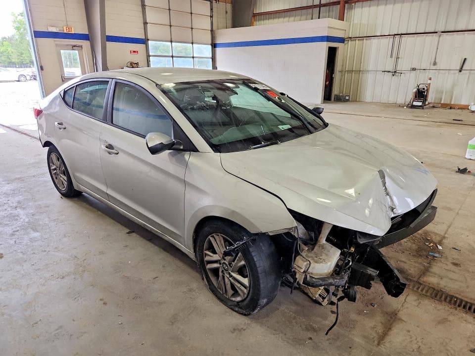2020 HYUNDAI ELANTRA SEL 4