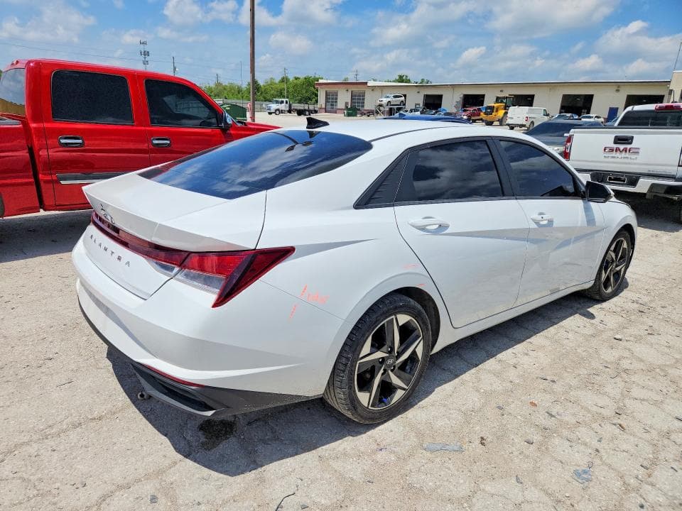 2023 HYUNDAI ELANTRA SEL 3