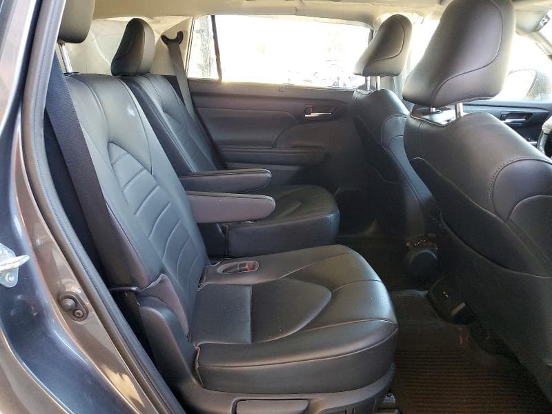 2020 TOYOTA HIGHLANDER XLE 10
