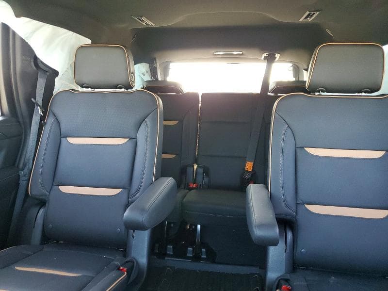 2024 GMC YUKON AT4 10
