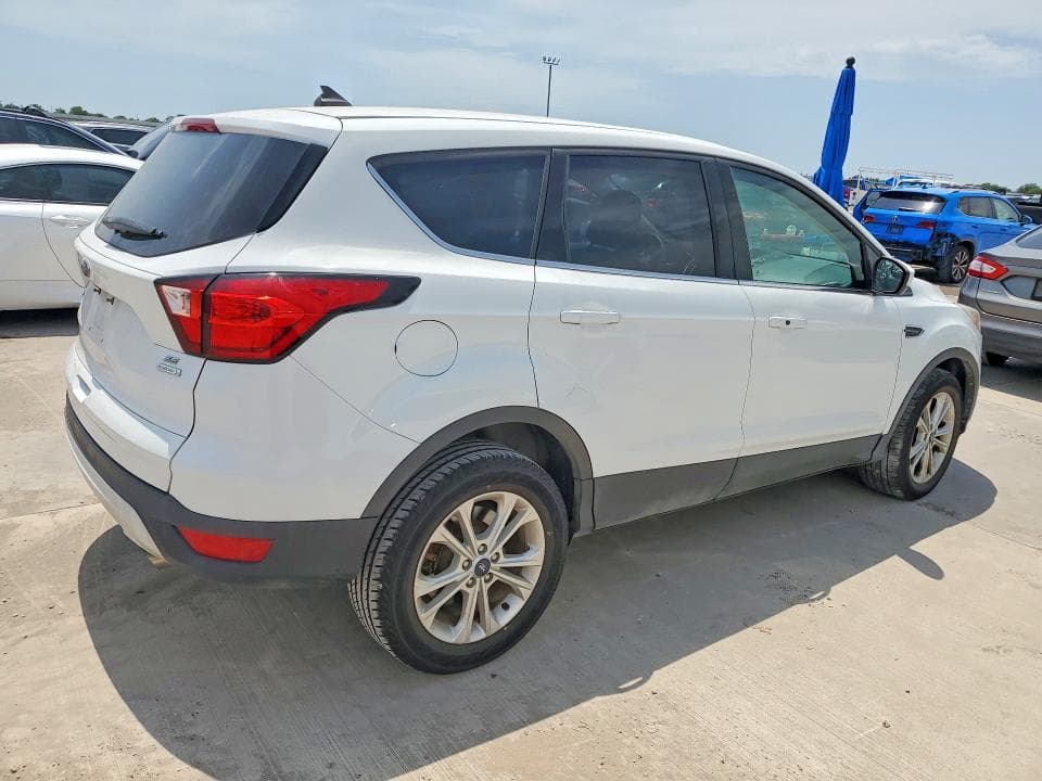 2019 FORD ESCAPE SE 3