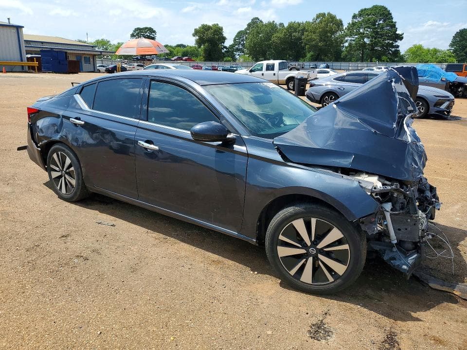 2019 NISSAN ALTIMA SV 4