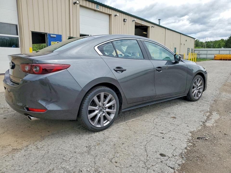 2022 MAZDA 3 SELECT 3