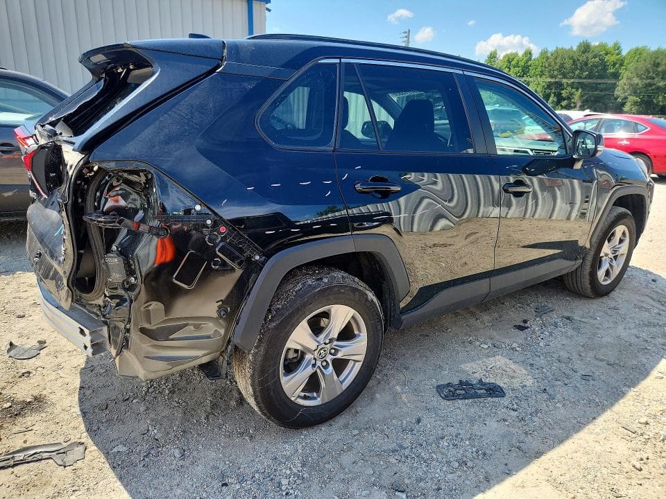 2025 TOYOTA RAV4 XLE 3