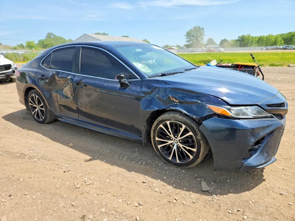 2019 TOYOTA CAMRY SE 4