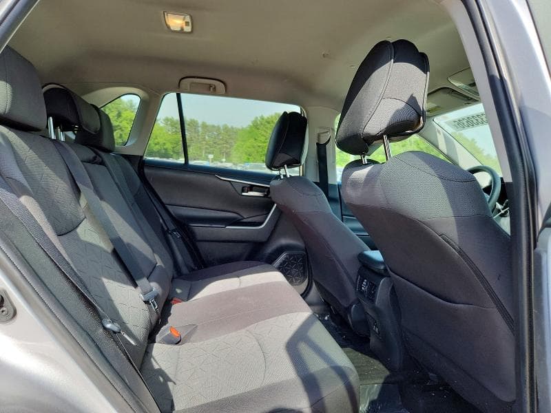 2020 TOYOTA RAV4 XLE 11